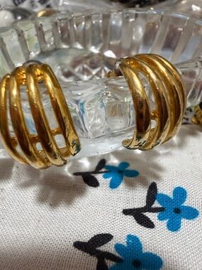 Gold Tone Ribbed Hoop Earrings - Women Jewelry